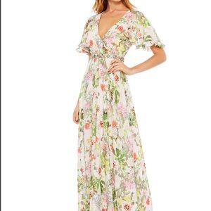 MAC DUGGAL
Floral Print Faux Wrap Flutter Sleeve A Line Gown FLORAL MULTI SZ 12